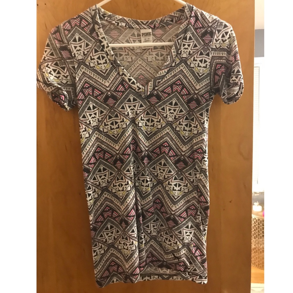 Patterned Pink V-Neck Tee size:XS